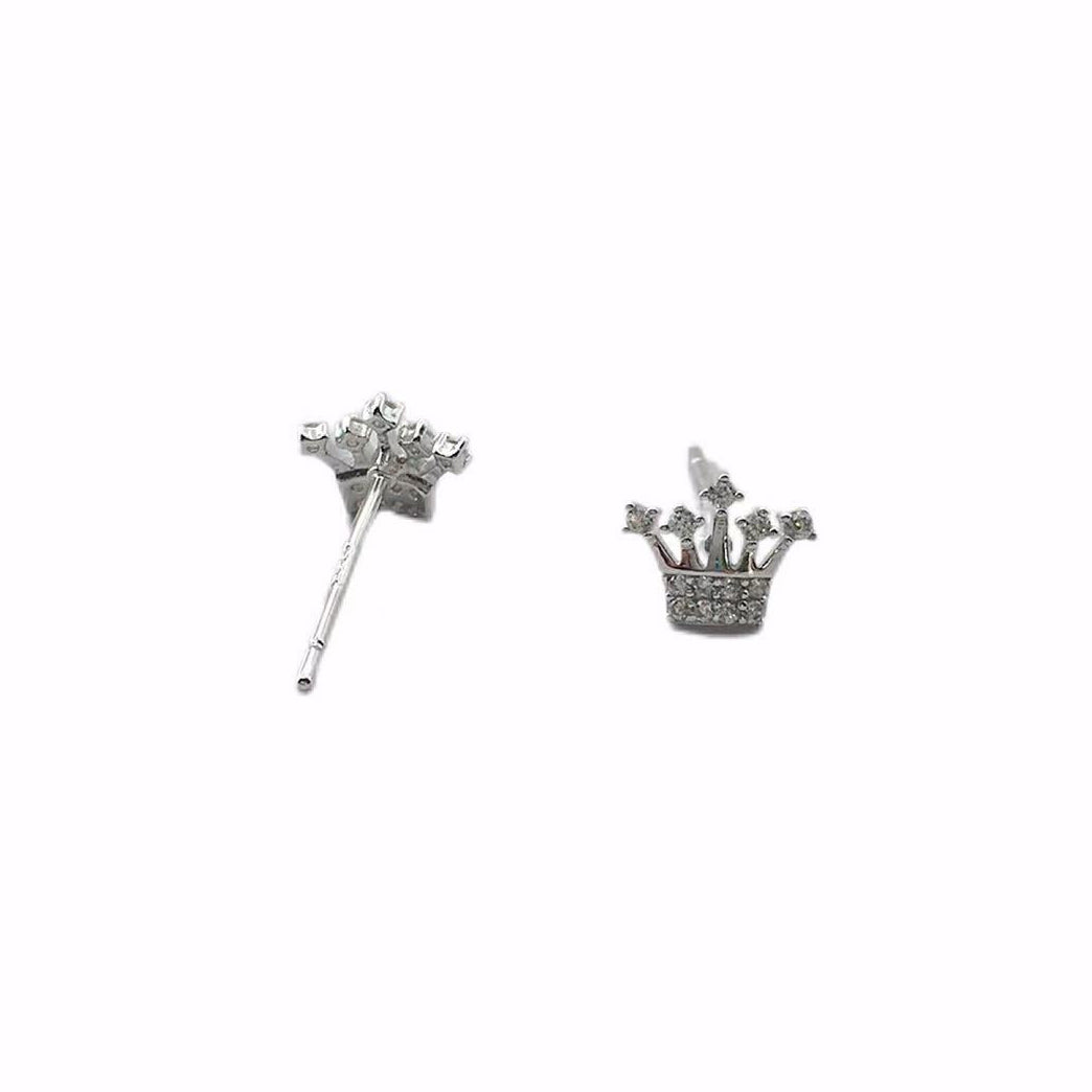 Crown-shaped earrings on a white background