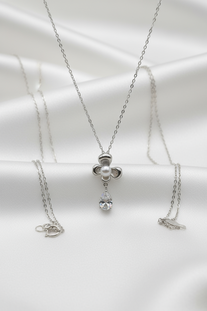 Silver pendant necklace